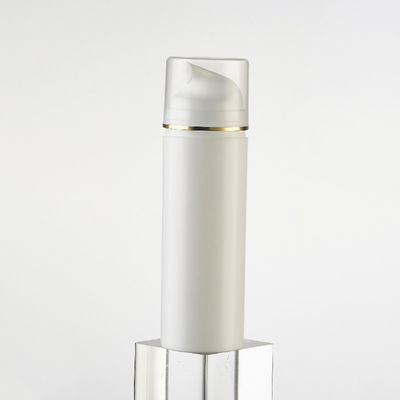 Bouteille sans air en plastique PP personnalisée avec conception carrée pour une conservation supérieure et une évacuation de produit à 100%