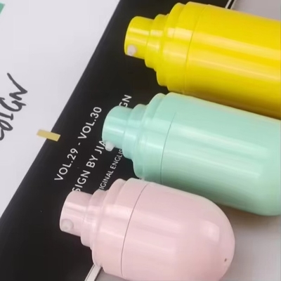 Conception délicate 50 ml bouteille sans air à l'envers pour les cosmétiques de soins de la peau