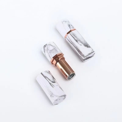 Fabrication de récipients en tube de rouge à lèvres en forme hexagonale de 5 g pour emballage cosmétique