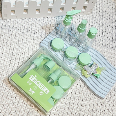 Voguish Design 7 pièces de plastique 50 ml ensemble de bouteilles utilisées pour les soins personnels