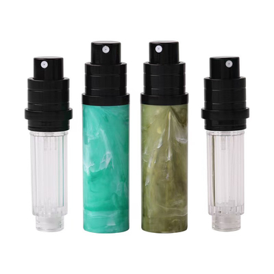 Un stylo de pulvérisation de parfum de 5 ml est conçu pour vous.