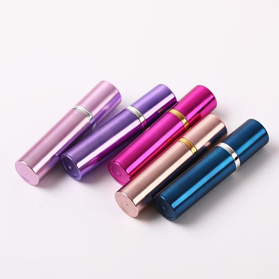 Un stylo ABS 5ml de luxe avec pompe à pulvérisation et couleurs personnalisées