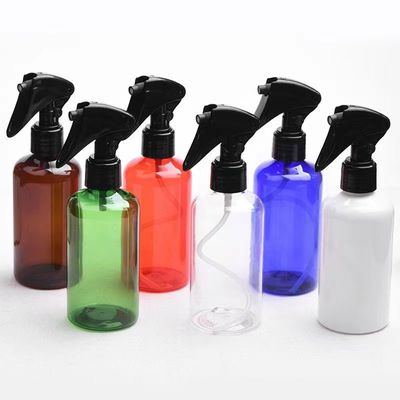 Différentes couleurs Bouteille en plastique de 50 ml utilisée pour le mini pulvérisateur à déclencheur Accepter personnalisé