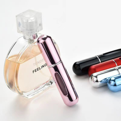 Un stylo de parfum en aluminium de luxe 5 ml 8 ml et 12 ml contenant du liquide vide