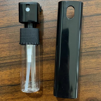 Un stylo de parfums en PP de forme carrée et colorée pour une pulvérisation de parfums sans effort et précise