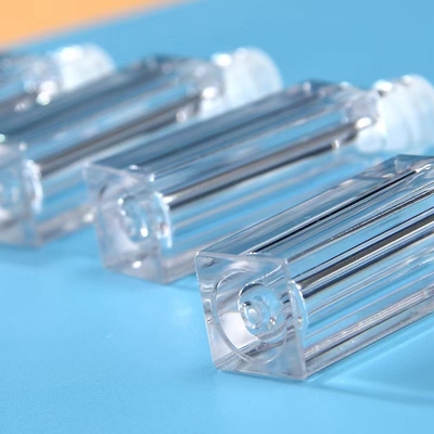 Tuyau de luxe à lèvres carré personnalisé en noir et transparent avec une capacité de 1,2 ml
