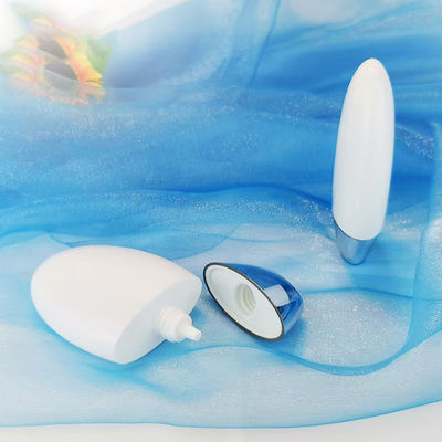 Bouteille de crème solaire en forme ovale de 50 g personnalisée avec capuchon UV argent pour emballage cosmétique en PP de 50 ml