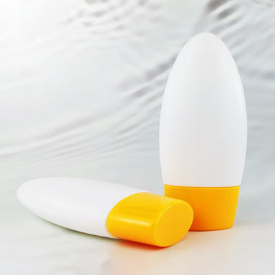 Flacon de crème solaire blanc de forme ovale avec matériau PP de couleur personnalisée pour emballage cosmétique