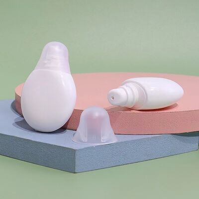 Tube de gloss personnalisé de 15G en PP mat, contenant vide pour baume à lèvres liquide avec sérigraphie