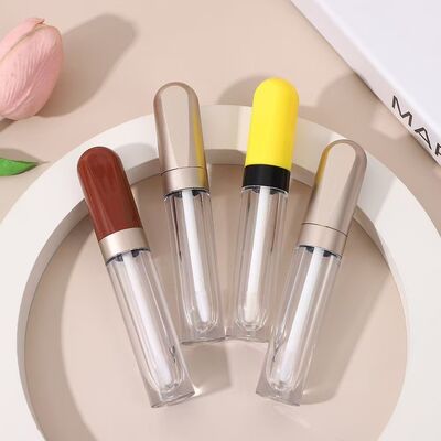 Tube de gloss à lèvres en plastique de 4,5 ml avec couleurs personnalisées et conception étanche pour produits de soin des lèvres