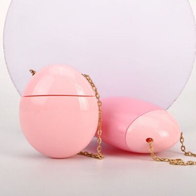 Bouteille de protection solaire de style œuf de 50 ml, avec chaîne dorée amovible et design personnalisable pour emballage cosmétique