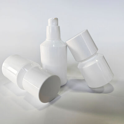 Le nouveau design du flacon pompe sans air de 30 ml à 100 ml empêche l'exposition à l'air maximise l'utilisation du produit Hygiénique sans contamination des doigts pour les soins de la peau