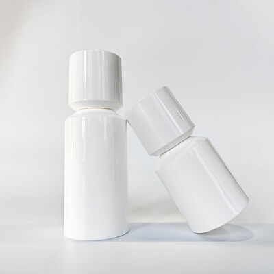 Le nouveau design du flacon pompe sans air de 30 ml à 100 ml empêche l'exposition à l'air maximise l'utilisation du produit Hygiénique sans contamination des doigts pour les soins de la peau