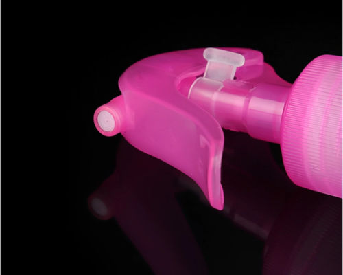 Pompe pulvérisateur à gâchette en plastique rose avec buse à brouillard fin pour flacons cosmétiques