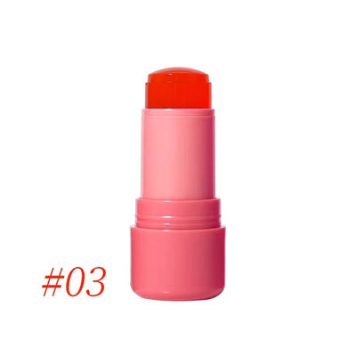Design élégant 5 ml tube de brillant à lèvres avec des couleurs personnalisées pour une application précise