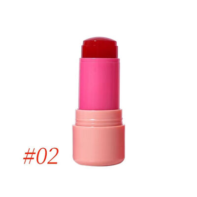Design élégant 5 ml tube de brillant à lèvres avec des couleurs personnalisées pour une application précise