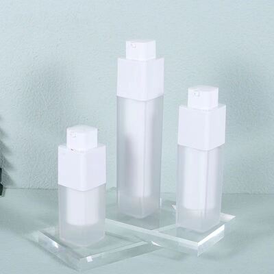 Bouteille de pompe sans air de forme carrée de 15 ml 30 ml 50 ml avec pompe à verrouillage rotatif pour produits de soins de la peau